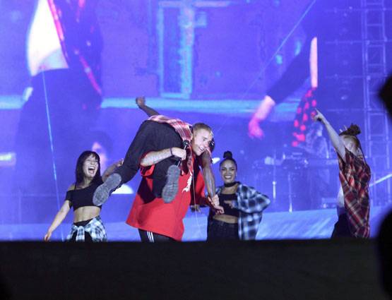 PHOTOS: कॉन्सर्ट में जस्टिन पर चढ़ा जोश, स्टेज पर दिखाया दंगल