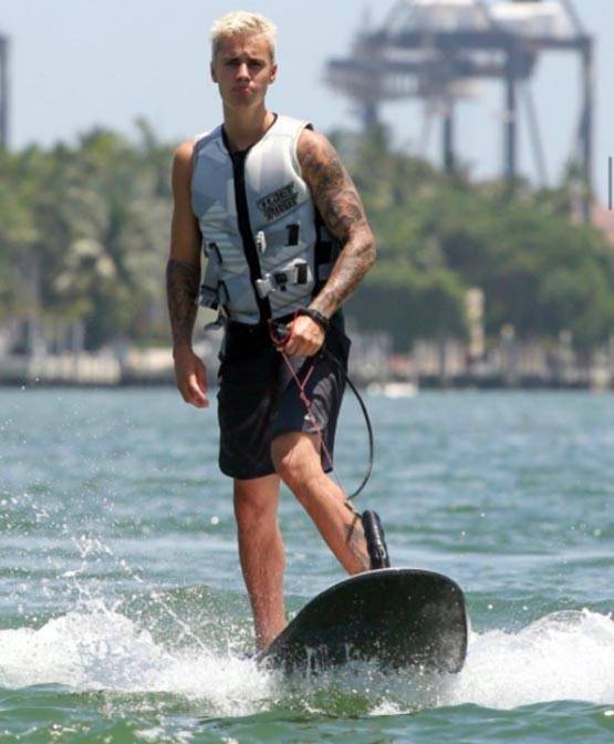 अपने देश कनाडा की आबादी से दोगुने हैं जस्टिन बीबर के फॉलोअर्स!