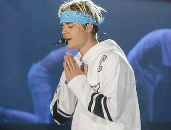 Photos: तिरंगे के साथ किया जस्टिन बीबर ने मुंबई में परफॉर्म