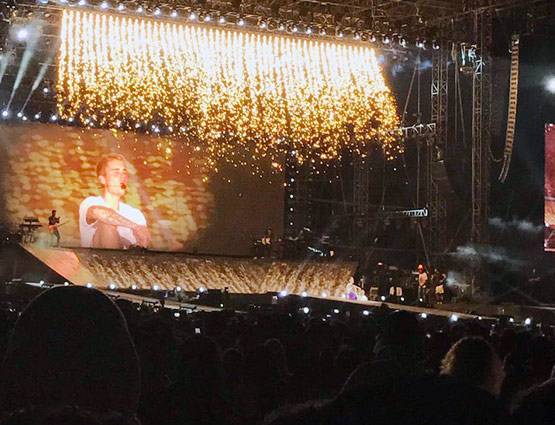 Photos: तिरंगे के साथ किया जस्टिन बीबर ने मुंबई में परफॉर्म