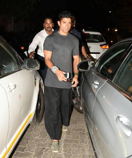 PHOTOS से सजा था करण का बर्थडे केक, पूरा बॉलीवुड पहुंचा पार्टी में