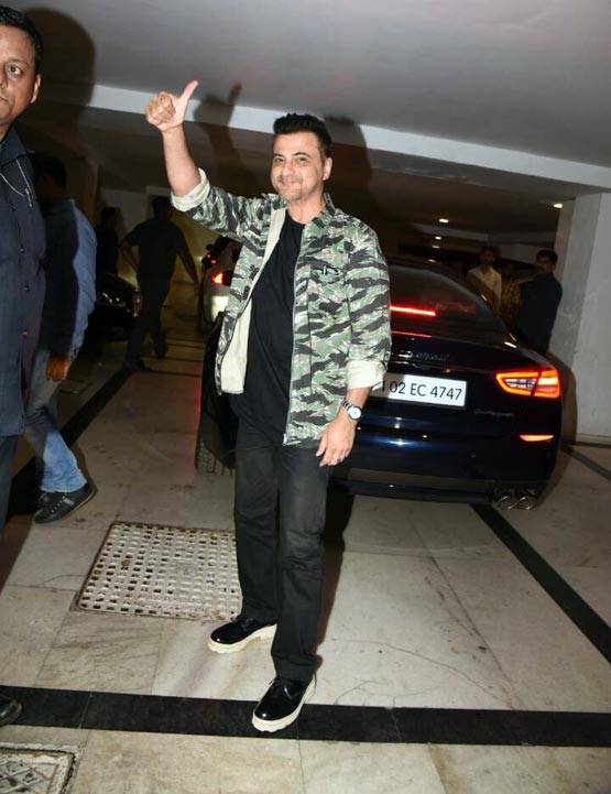 PHOTOS से सजा था करण का बर्थडे केक, पूरा बॉलीवुड पहुंचा पार्टी में