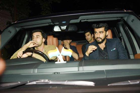 PHOTOS से सजा था करण का बर्थडे केक, पूरा बॉलीवुड पहुंचा पार्टी में