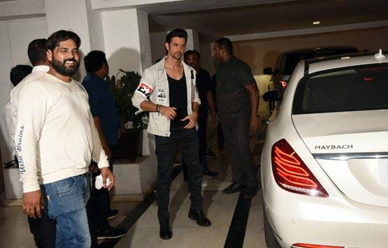 PHOTOS से सजा था करण का बर्थडे केक, पूरा बॉलीवुड पहुंचा पार्टी में