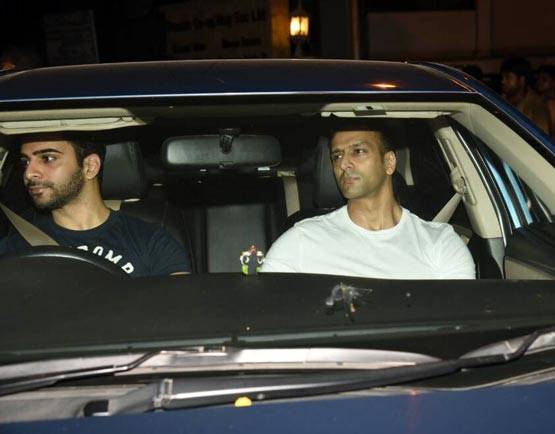 PHOTOS से सजा था करण का बर्थडे केक, पूरा बॉलीवुड पहुंचा पार्टी में