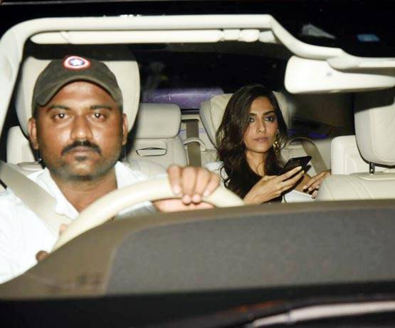 PHOTOS से सजा था करण का बर्थडे केक, पूरा बॉलीवुड पहुंचा पार्टी में