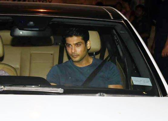 PHOTOS से सजा था करण का बर्थडे केक, पूरा बॉलीवुड पहुंचा पार्टी में