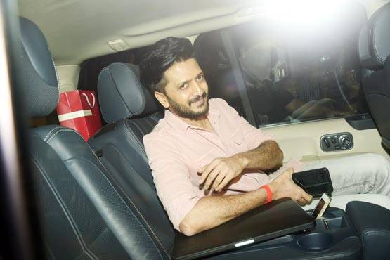 PHOTOS से सजा था करण का बर्थडे केक, पूरा बॉलीवुड पहुंचा पार्टी में