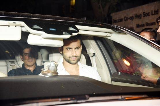 PHOTOS से सजा था करण का बर्थडे केक, पूरा बॉलीवुड पहुंचा पार्टी में