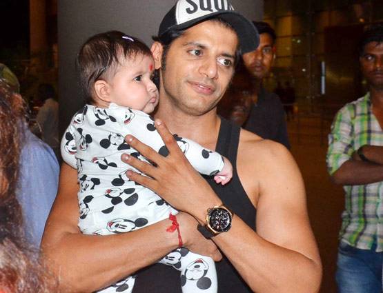 इंडिया आईं 'नागिन' के इस घर की जुड़वां बेटियां, मिला ग्रैंड वेलकम