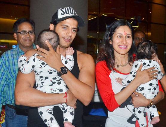 इंडिया आईं 'नागिन' के इस घर की जुड़वां बेटियां, मिला ग्रैंड वेलकम