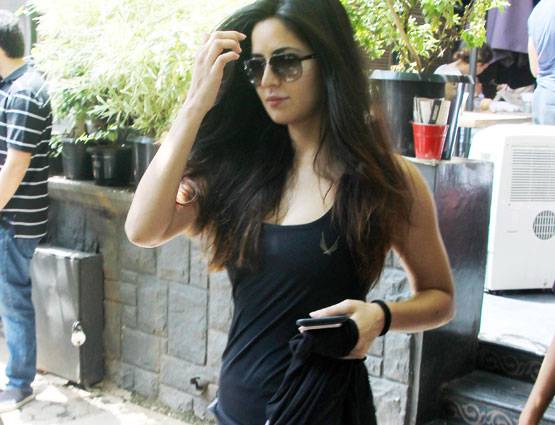 शाहिद के भाई संग फिल्म देखने पहुंची श्रीदेवी की बेटी जाह्नवी कपूर