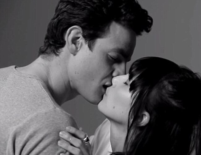 ...जब 20 अजनबियों ने किया लिप लॉक