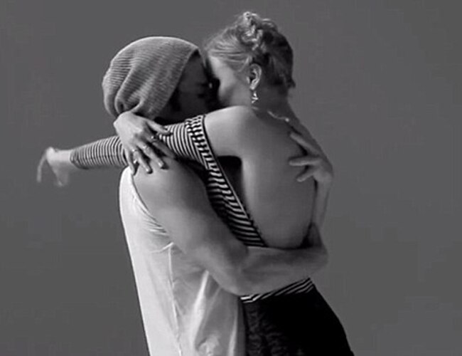 ...जब 20 अजनबियों ने किया लिप लॉक