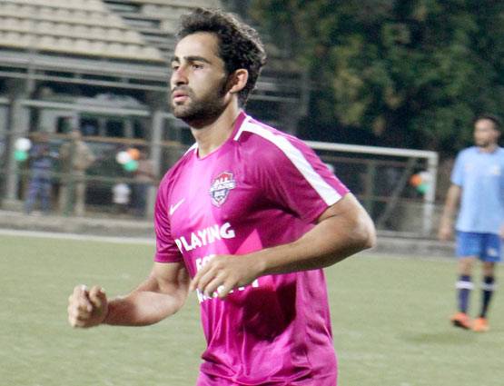 फुटबॉल मैच के बीच अभिषेक बच्चन ने किया रणबीर को ये इशारा...