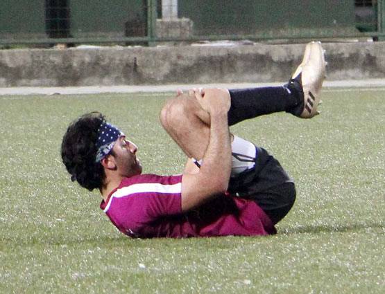 फुटबॉल मैच के बीच अभिषेक बच्चन ने किया रणबीर को ये इशारा...