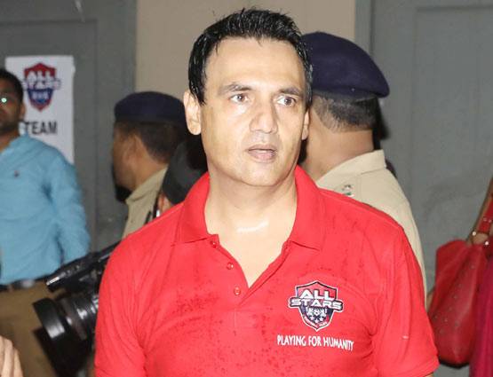 फुटबॉल मैच के बीच अभिषेक बच्चन ने किया रणबीर को ये इशारा...