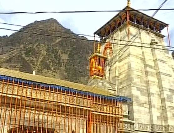 PHOTOS: 'शिवभक्त' मोदी ने केदारनाथ में किया रुद्राभिषेक