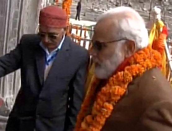 PHOTOS: 'शिवभक्त' मोदी ने केदारनाथ में किया रुद्राभिषेक
