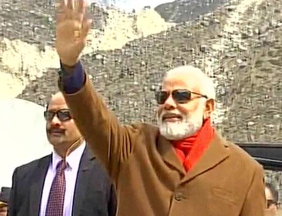 PHOTOS: 'शिवभक्त' मोदी ने केदारनाथ में किया रुद्राभिषेक