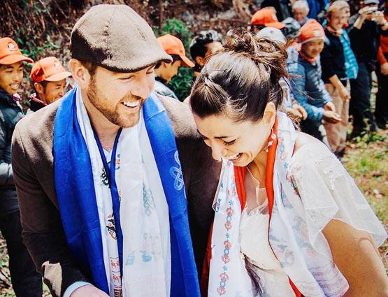 इस कपल ने 17 हजार फीट ट्रैकिंग कर माउंट एवरेस्ट में रचाई शादी