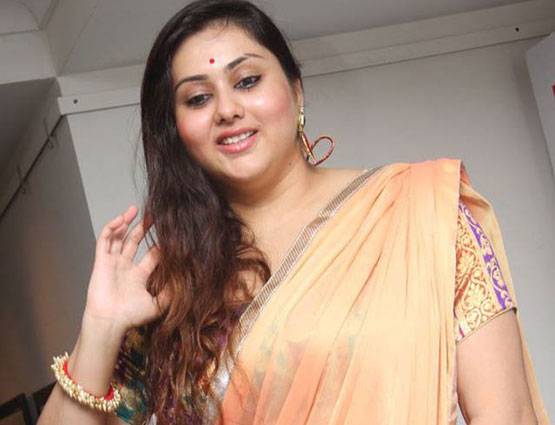 इस एक्ट्रेस ने सरेआम डायरेक्टर से मांगी थी किस, फैन ने किया था किडनैप