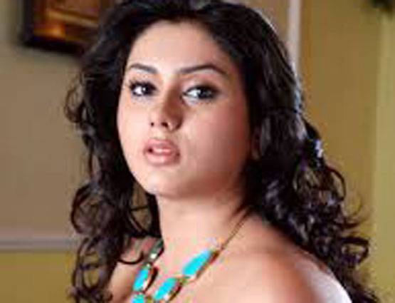 इस एक्ट्रेस ने सरेआम डायरेक्टर से मांगी थी किस, फैन ने किया था किडनैप