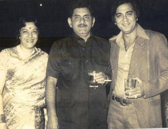 भेष बदलकर नरगिस को छेड़ते थे सुनील दत्त, ऐसी थी इनकी प्रेम कहानी