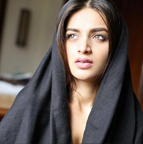 अकेली रहती थी टाइगर श्रॉफ की ये हिरोइन, मकान मालिक ने घर से निकाला