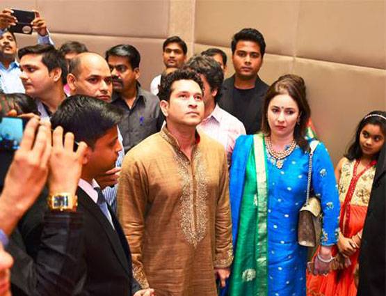 6 साल बड़ी लड़की से सचिन ने की शादी, पहली नजर में हुआ था प्यार