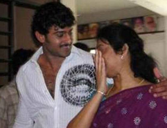 बचपन में ऐसे दिखते थे प्रभास, Photos में देखें उनका हटके अंदाज