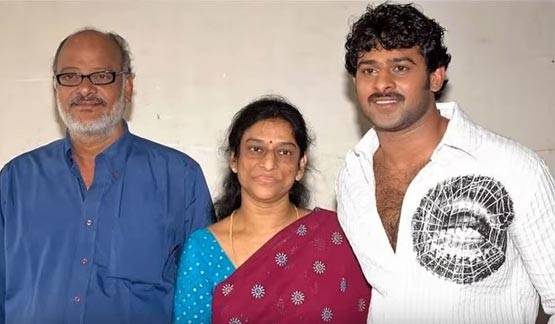 परिवार में सबसे छोटे हैं प्रभास, जानें बाहुबली स्टार्स की REAL FAMILY