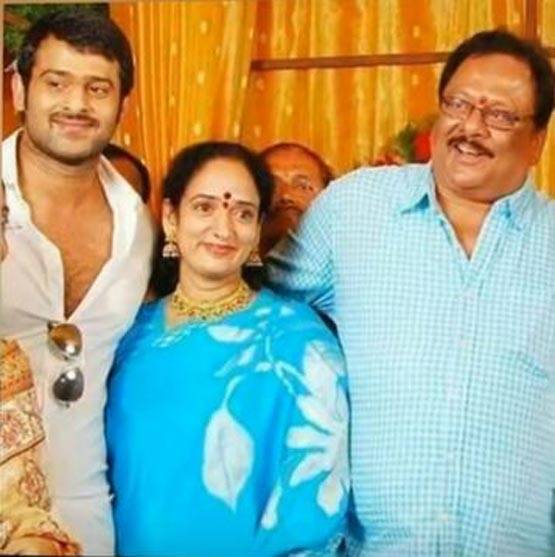 परिवार में सबसे छोटे हैं प्रभास, जानें बाहुबली स्टार्स की REAL FAMILY