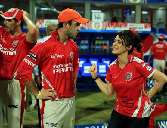 आईपीएल में प्रीति जिंटा के अलग-अलग अंदाज, युवराज को लगा चुकी हैं गले