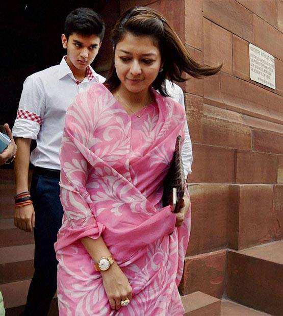 ये हैं ज्योतिरादित्य की पत्नी, राजघराने से रखती हैं ताल्लुक