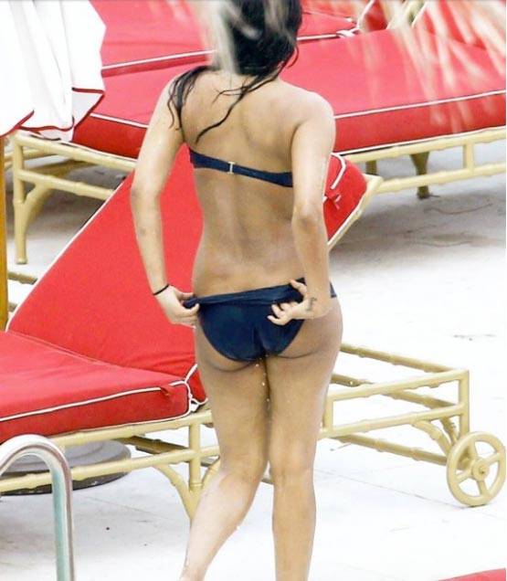 प्रियंका ने फिर पोस्ट की बिकिनी वाली फोटो, पूल में कर रही हैं RELAX