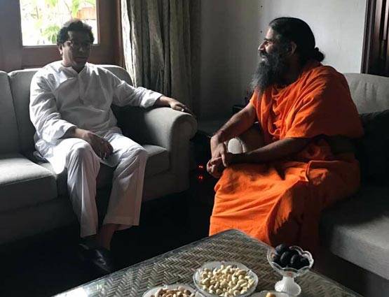 राज ठाकरे से मिले बाबा रामदेव, आखिर क्या हुई बात...