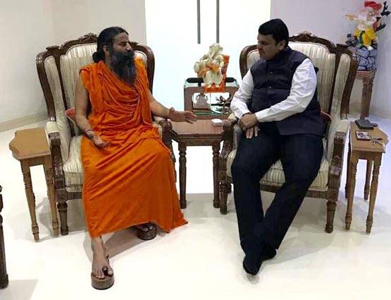 राज ठाकरे से मिले बाबा रामदेव, आखिर क्या हुई बात...