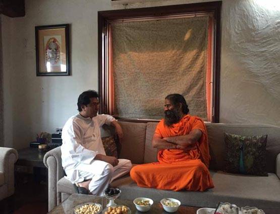 राज ठाकरे से मिले बाबा रामदेव, आखिर क्या हुई बात...
