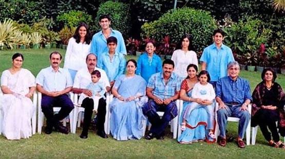 परिवार में सबसे छोटे हैं प्रभास, जानें बाहुबली स्टार्स की REAL FAMILY