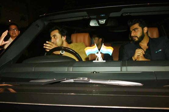 अर्जुन के साथ करण की पार्टी में पहुंचे रणबीर, भीड़ से हो गए परेशान