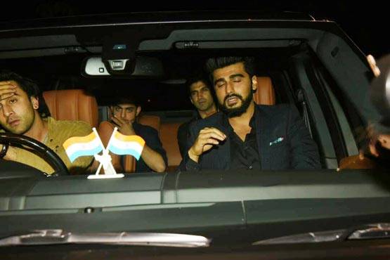 अर्जुन के साथ करण की पार्टी में पहुंचे रणबीर, भीड़ से हो गए परेशान
