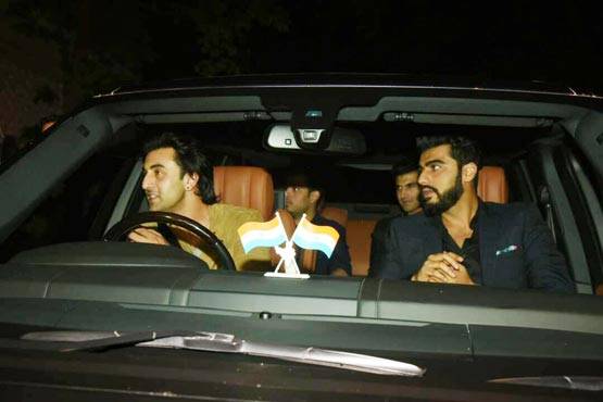 अर्जुन के साथ करण की पार्टी में पहुंचे रणबीर, भीड़ से हो गए परेशान