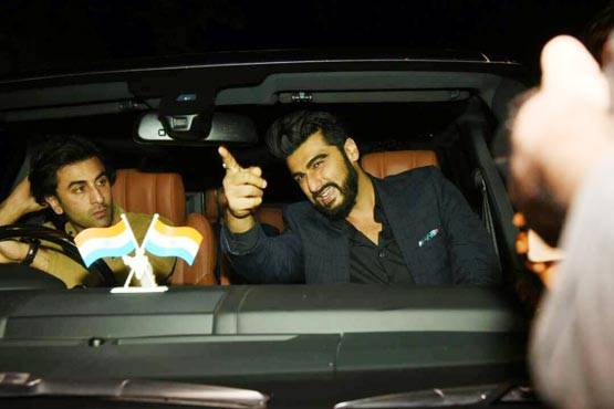 अर्जुन के साथ करण की पार्टी में पहुंचे रणबीर, भीड़ से हो गए परेशान