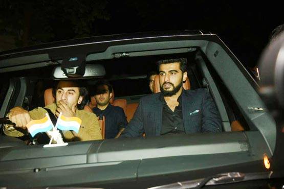 अर्जुन के साथ करण की पार्टी में पहुंचे रणबीर, भीड़ से हो गए परेशान