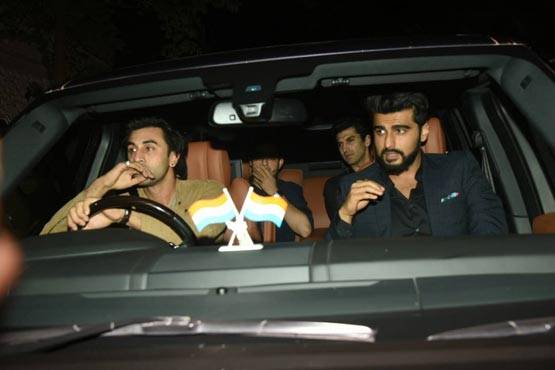अर्जुन के साथ करण की पार्टी में पहुंचे रणबीर, भीड़ से हो गए परेशान