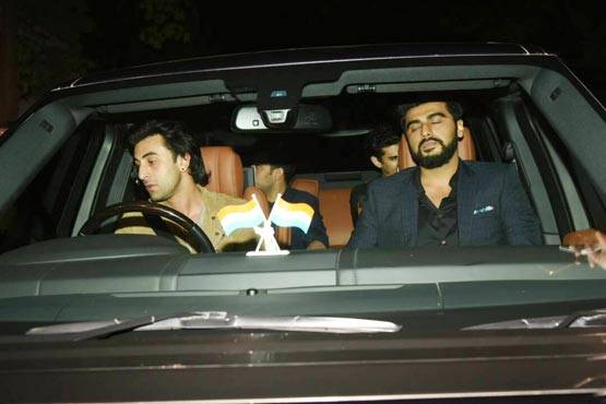 अर्जुन के साथ करण की पार्टी में पहुंचे रणबीर, भीड़ से हो गए परेशान