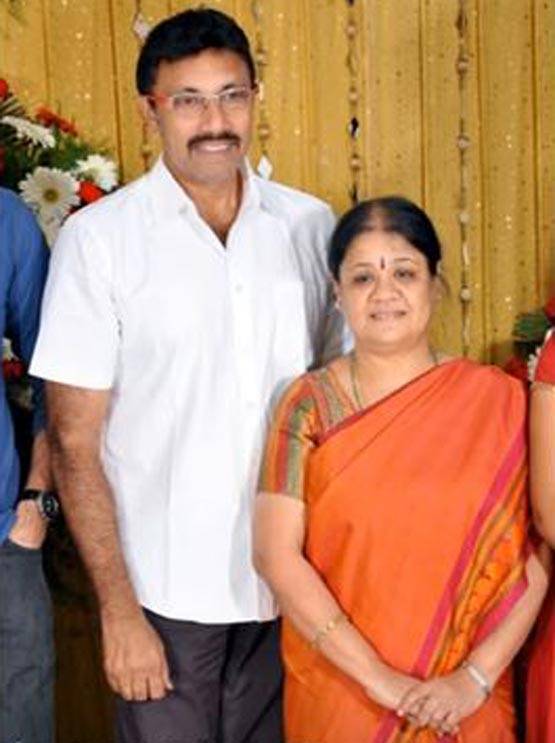 परिवार में सबसे छोटे हैं प्रभास, जानें बाहुबली स्टार्स की REAL FAMILY