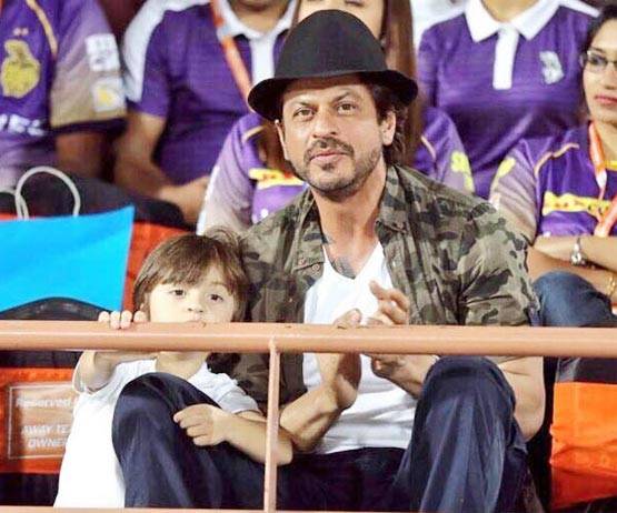 शाहरुख के बेटे अबराम के हाथ पर ये किसका दिल?