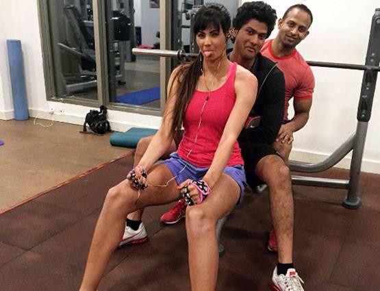 गोल्फ कोर्स ही नहीं, ग्लैमर वर्ल्ड में भी है इस इंडियन गोल्फर का जलवा